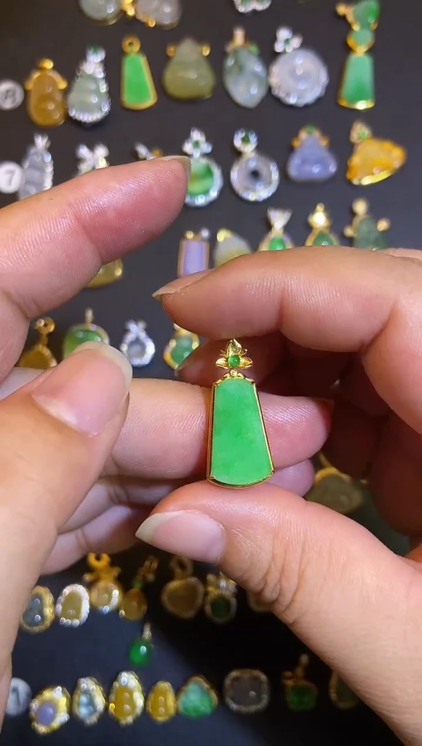 吊坠(不含链)18K金镶嵌翡翠初****号1