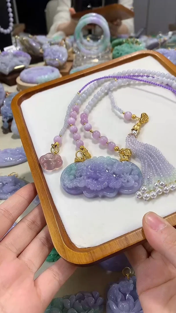 颈饰未镶嵌翡翠吊坠