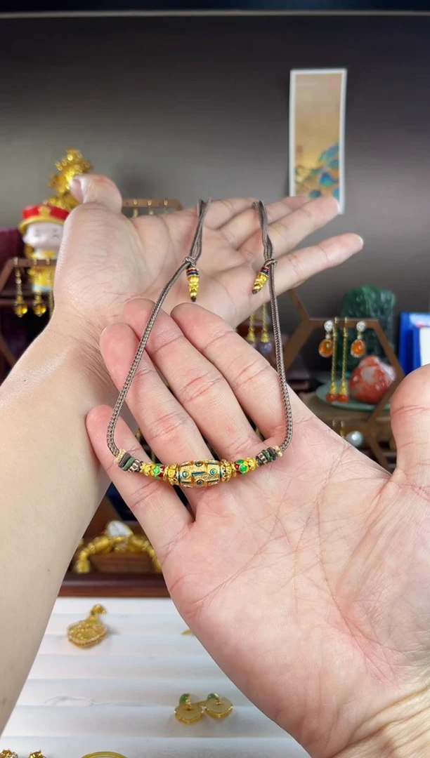 ，400-4只此青绿项链