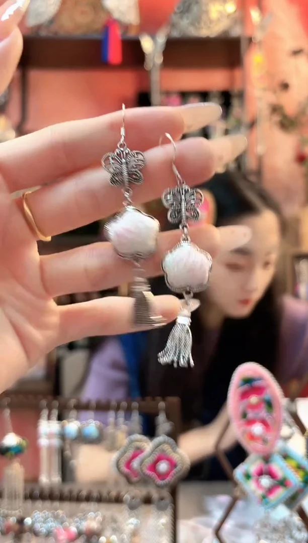 织绣云织谣民族风精美饰品 450