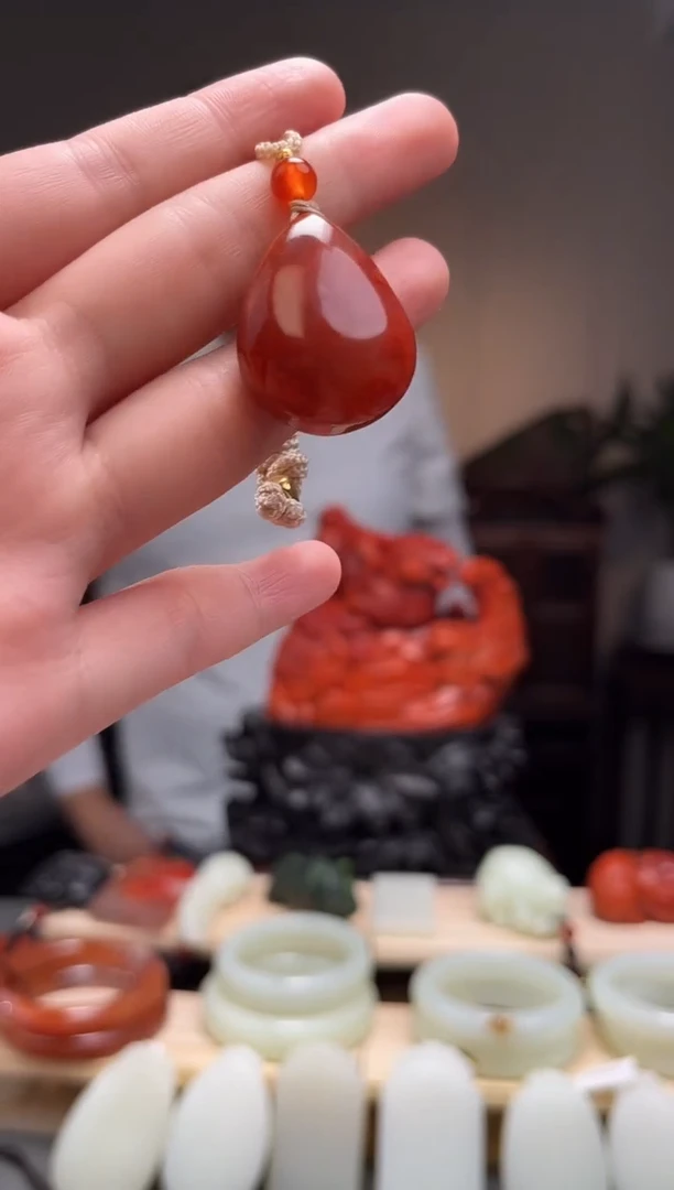 颈饰未镶嵌南红玛瑙吊坠
