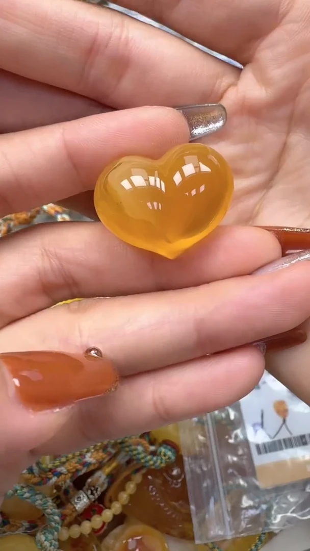 裸石琥珀未镶嵌如图