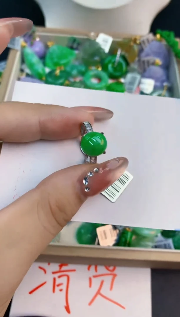 翡翠未镶嵌颈饰1