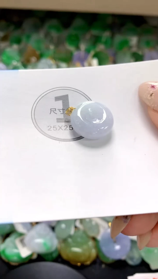 翡翠18K金镶嵌颈饰1111111111111111