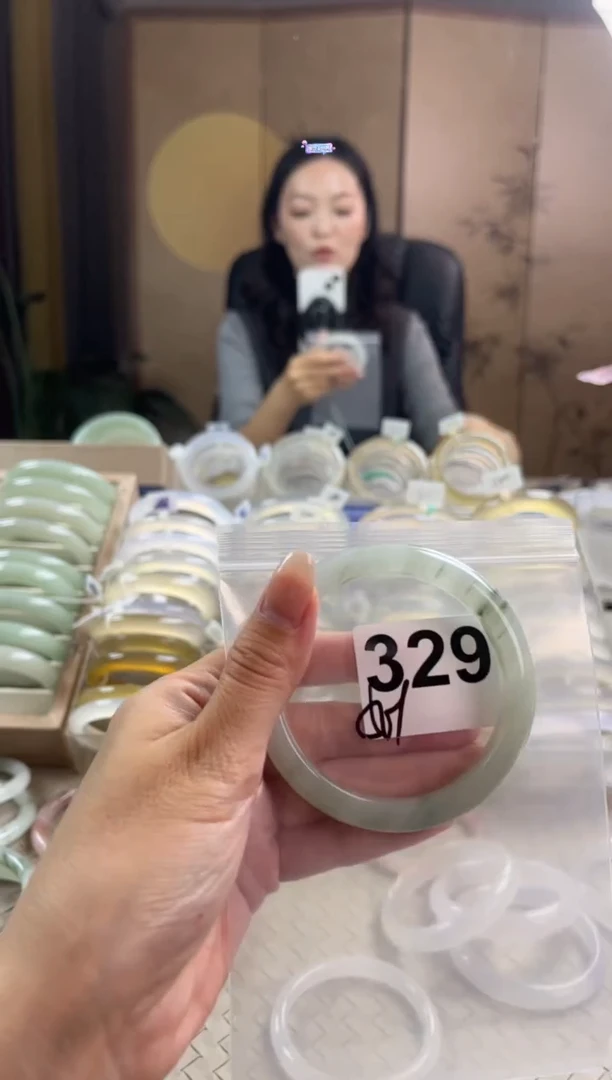 手镯玛瑙/玉髓未镶嵌天山翠默认微抠329