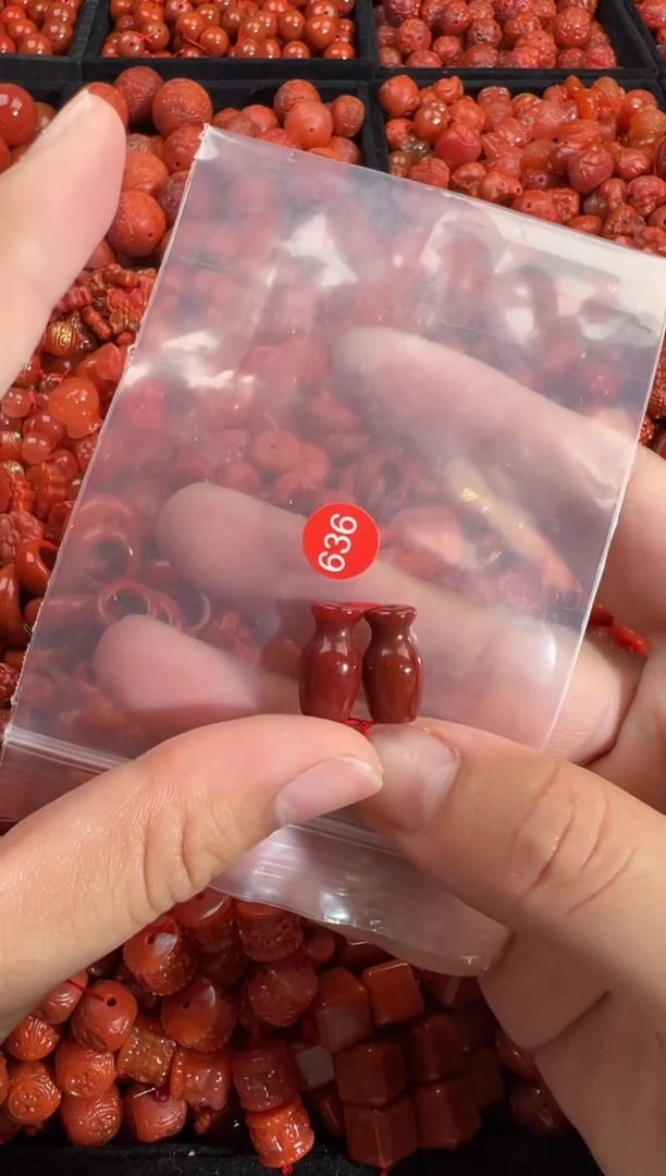 南红玛瑙未镶嵌颈饰1