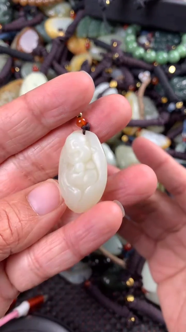 【闪购商品】和田玉颈饰未镶嵌多样性发货没有证书拍一发一有瑕