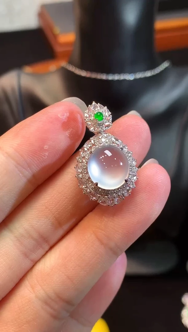 翡翠18K金镶嵌吊坠(赠链)玻璃种双眼皮蛋面吊坠