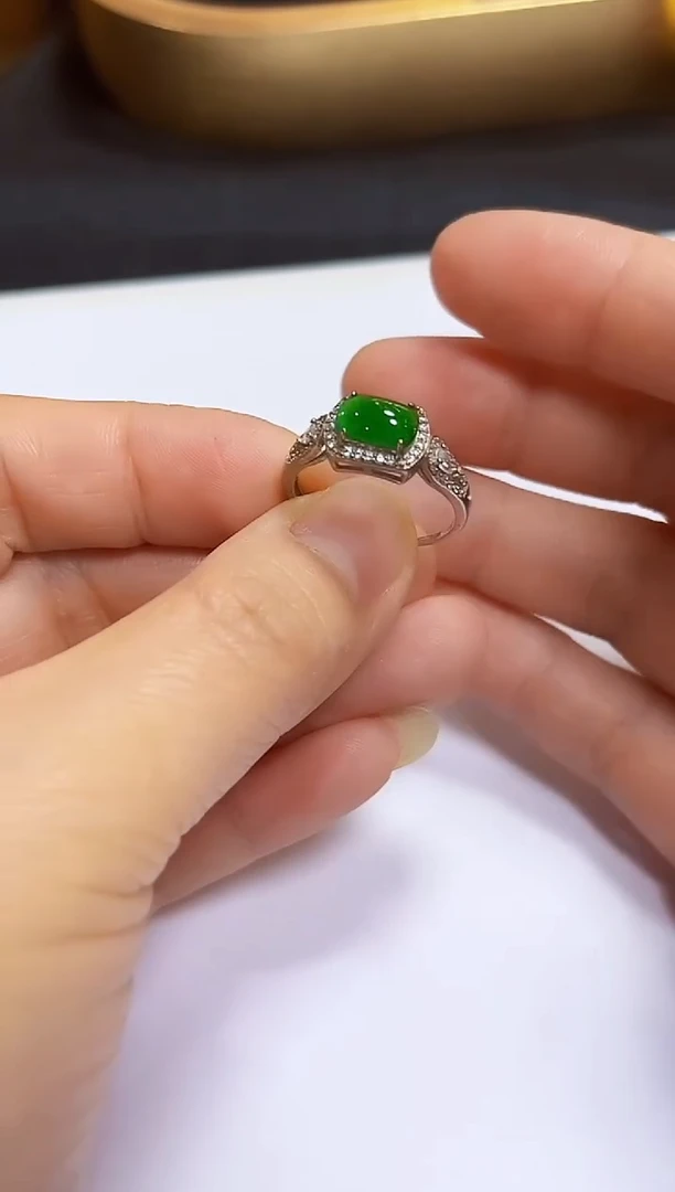 颈饰银S925镶嵌翡翠戒指