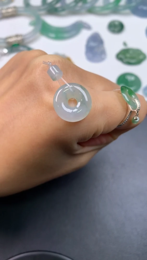 颈饰未镶嵌翡翠无鉴赏期无证书（14*3.3）