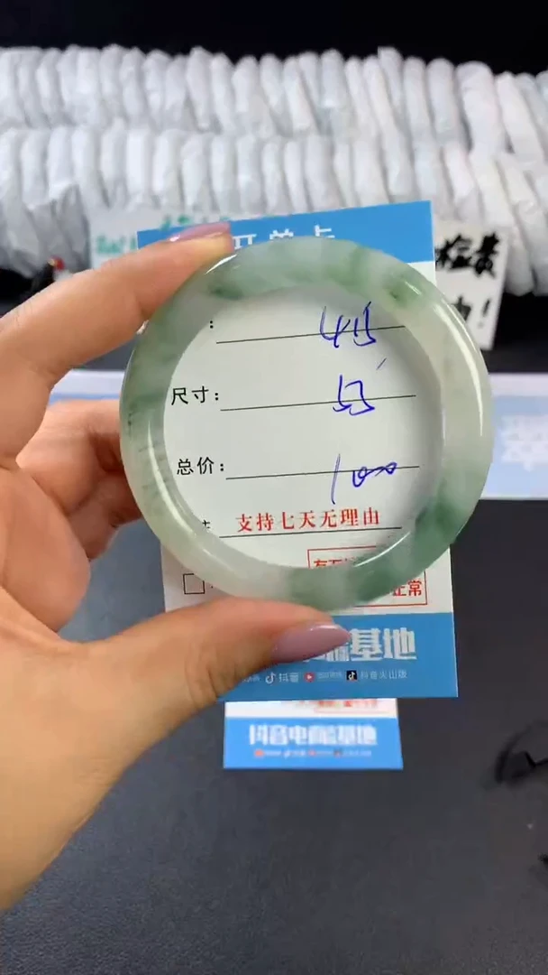 【闪购商品】石英质玉手镯未镶嵌D415