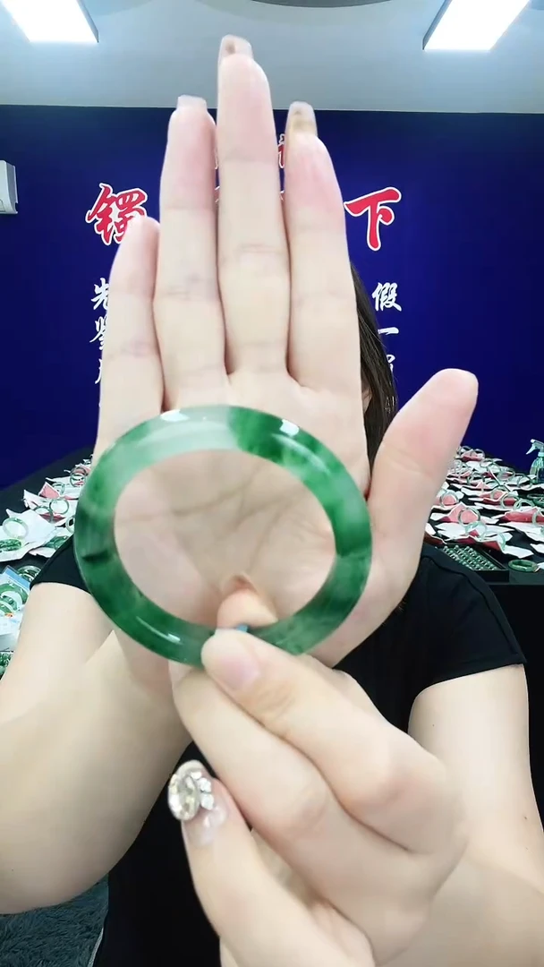 石英质玉（非洲翠）手镯未镶嵌1