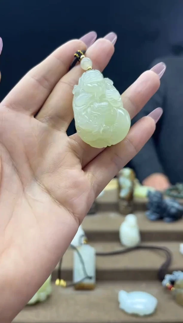 颈饰未镶嵌和田玉1