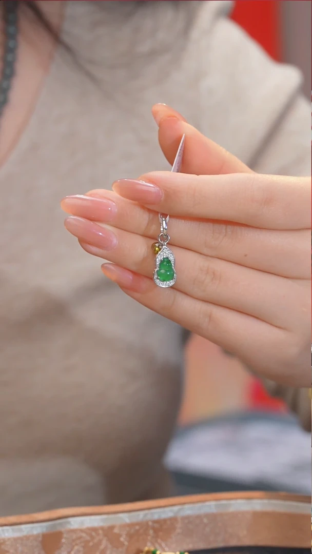 【闪购商品】翡翠吊坠(不含链)未镶嵌多样性发@@W9665