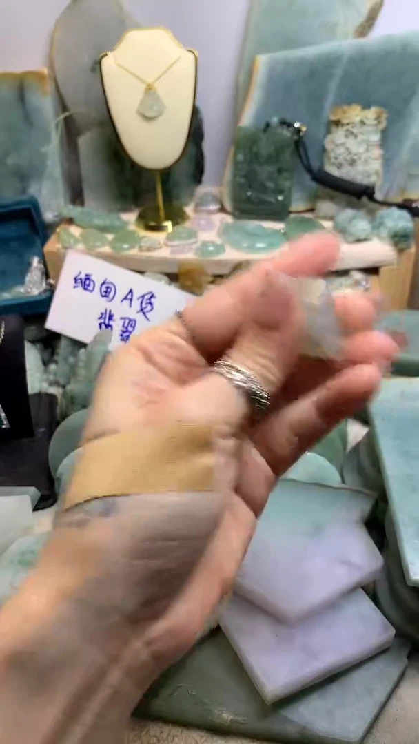 【闪购商品】翡翠挂件未镶嵌缅甸A货翡翠，没有运费险