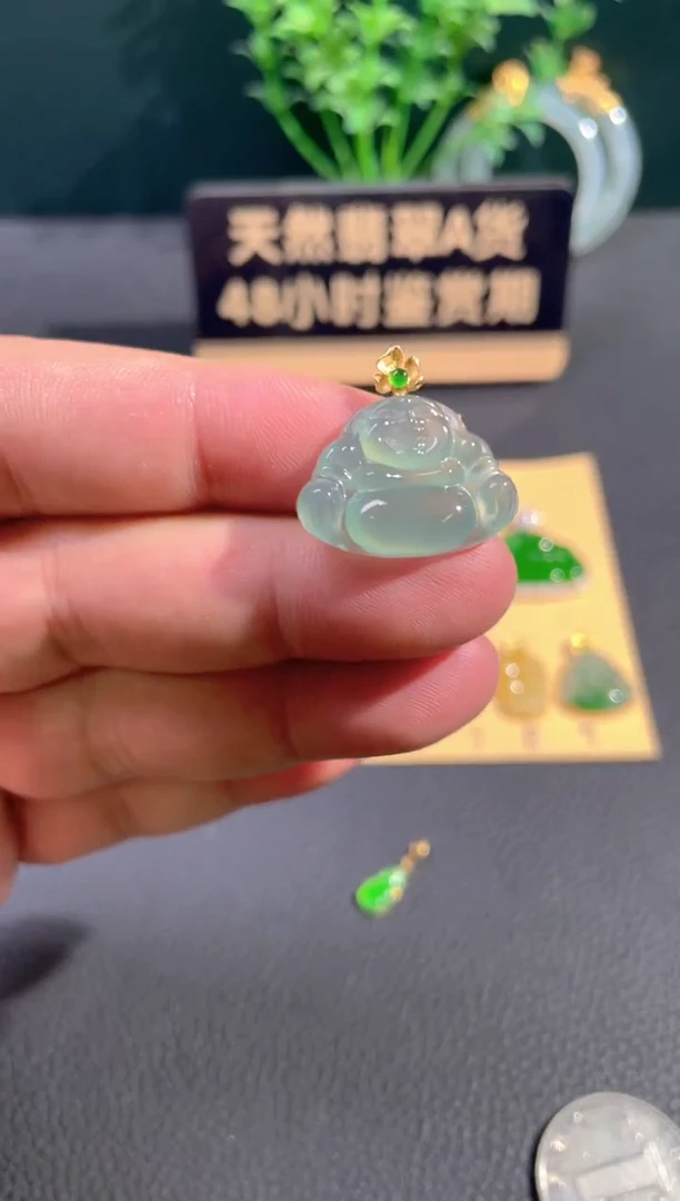 颈饰18K金镶嵌翡翠翡翠