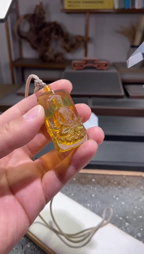 琥珀颈饰未镶嵌大日如来