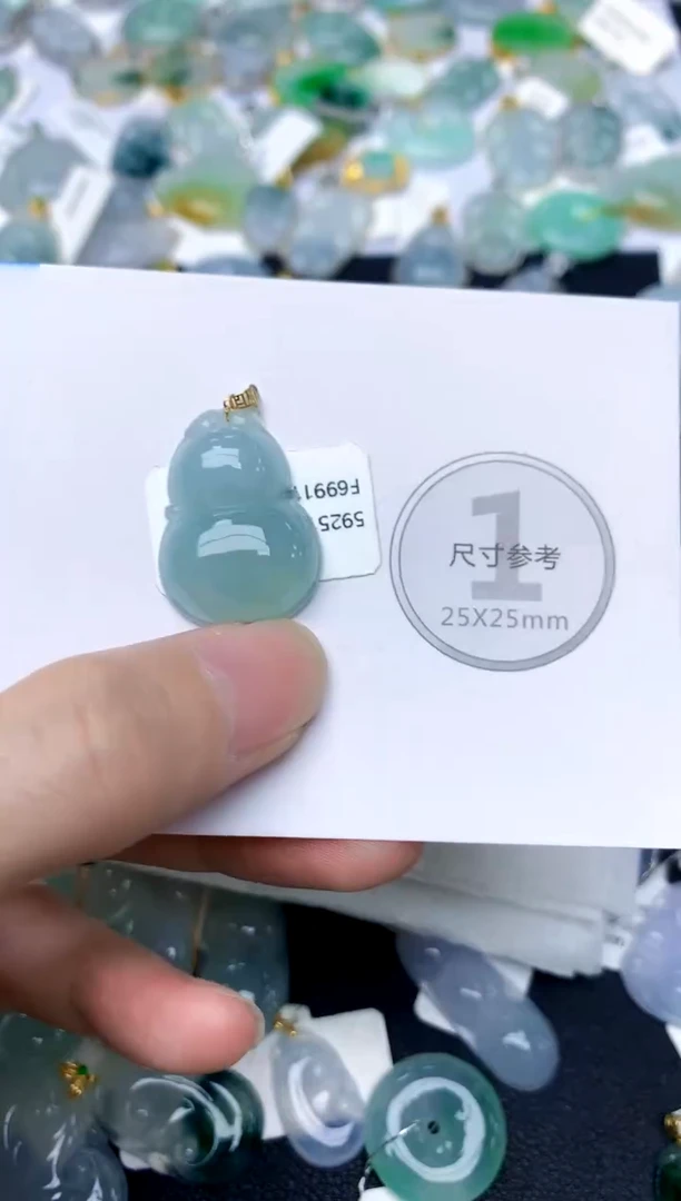 颈饰18K金镶嵌翡翠天然A货翡翠