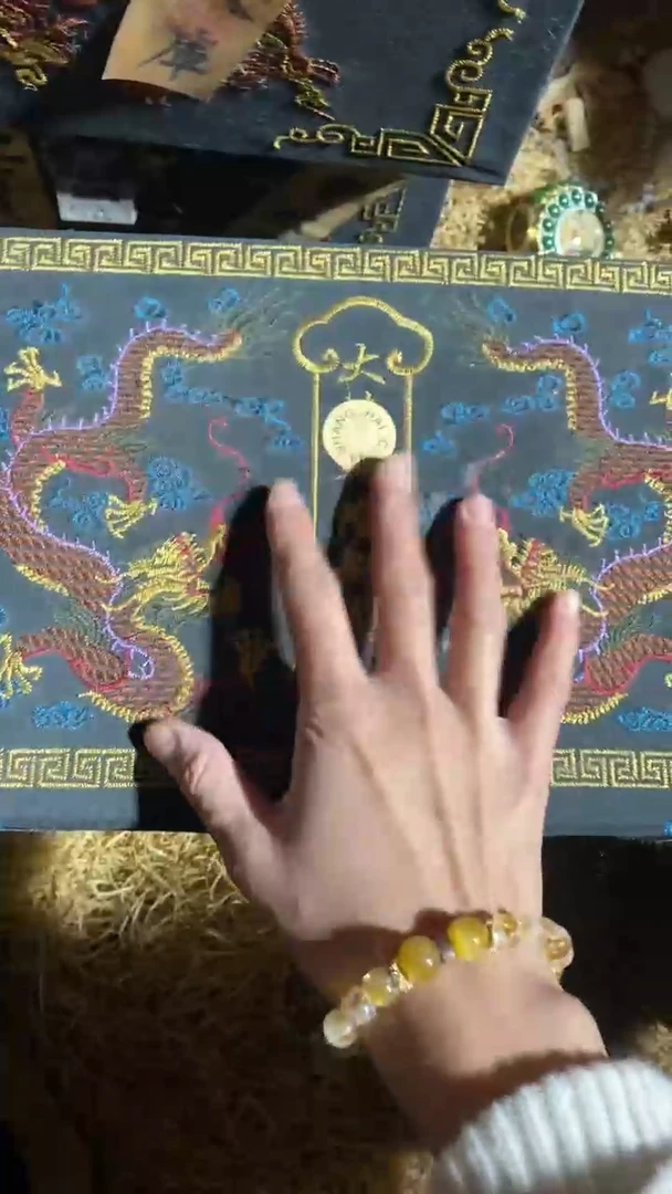 香榧木（1个开封蓝色盘龙大盒子链接）第一盒子