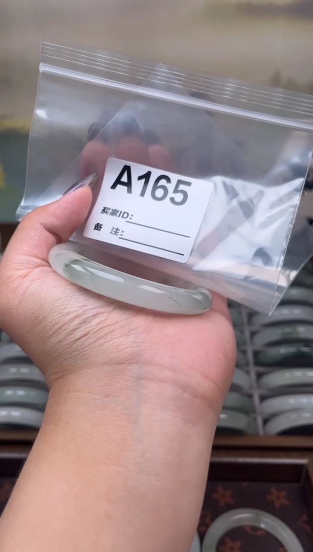 石英质玉（天山翠）手镯未镶嵌A165