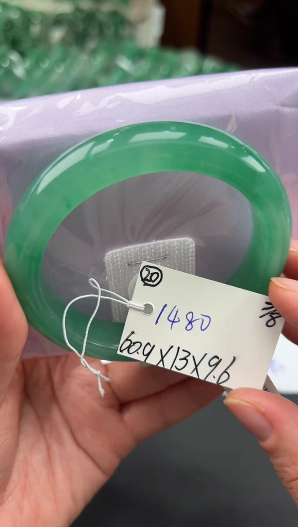 【闪购商品】石英质玉手镯未镶嵌非洲翠拍下联系小耳机看购买须知！