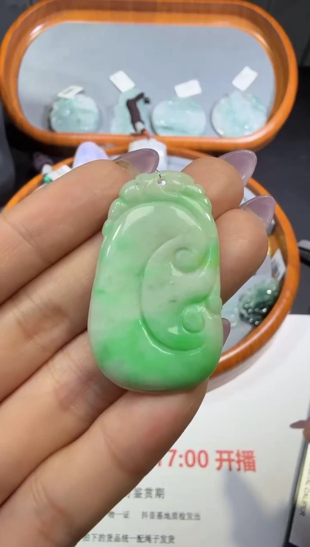 翡翠未镶嵌颈饰339.。。。
