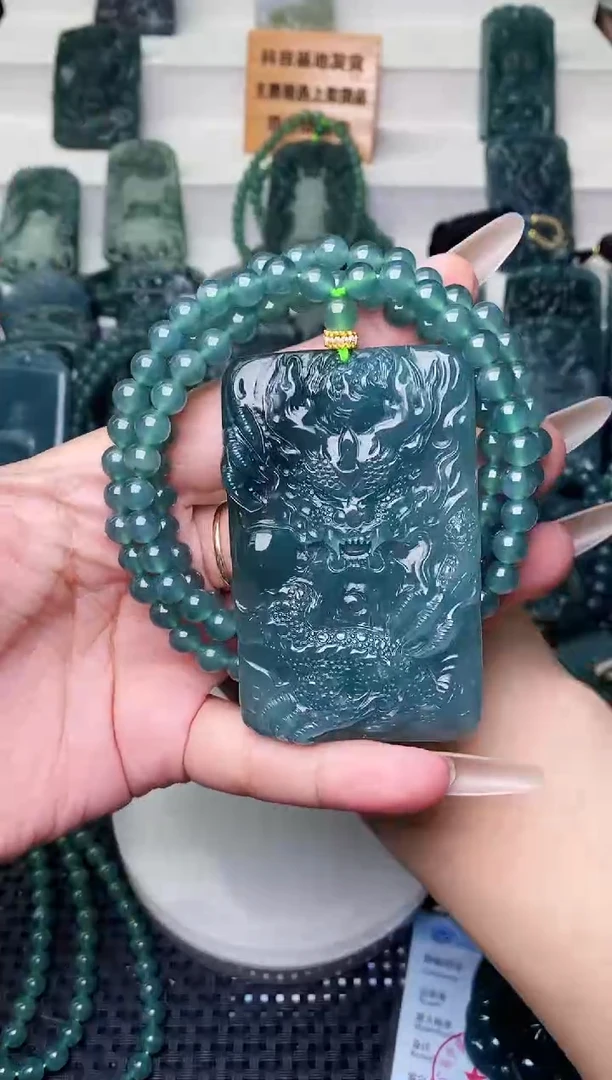颈饰未镶嵌翡翠