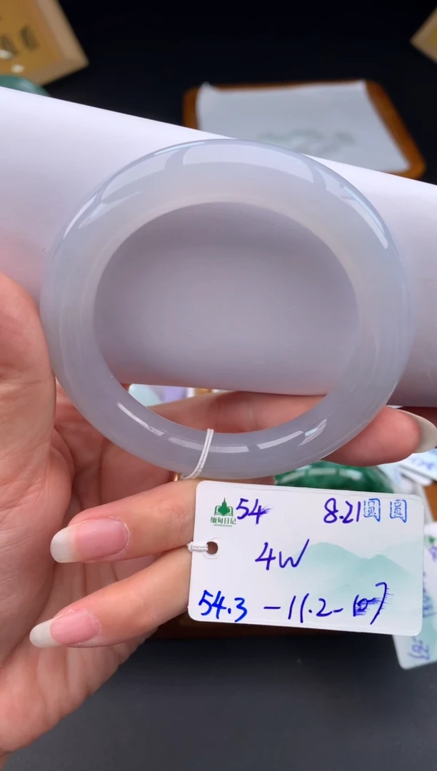未镶嵌手镯翡翠自带#送人#，联系客服核对地址~
