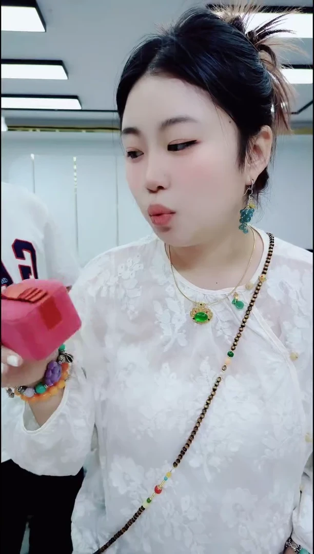 1407红色小方盒子