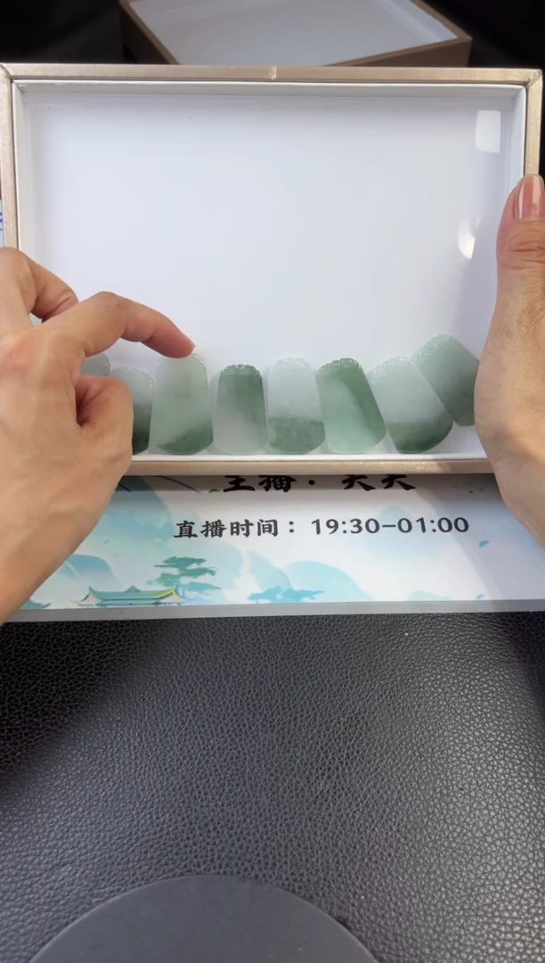 未镶嵌挂件翡翠多样性发一件R703108