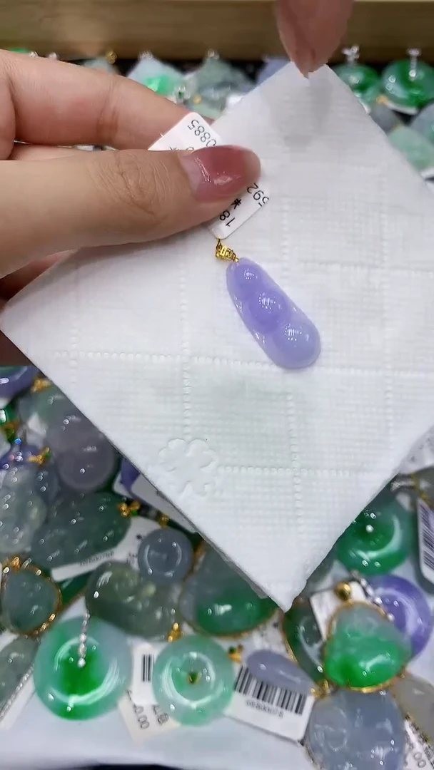 翡翠18K金镶嵌颈饰111111111111