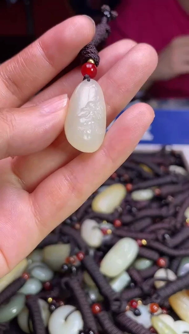 未镶嵌和田玉挂件1