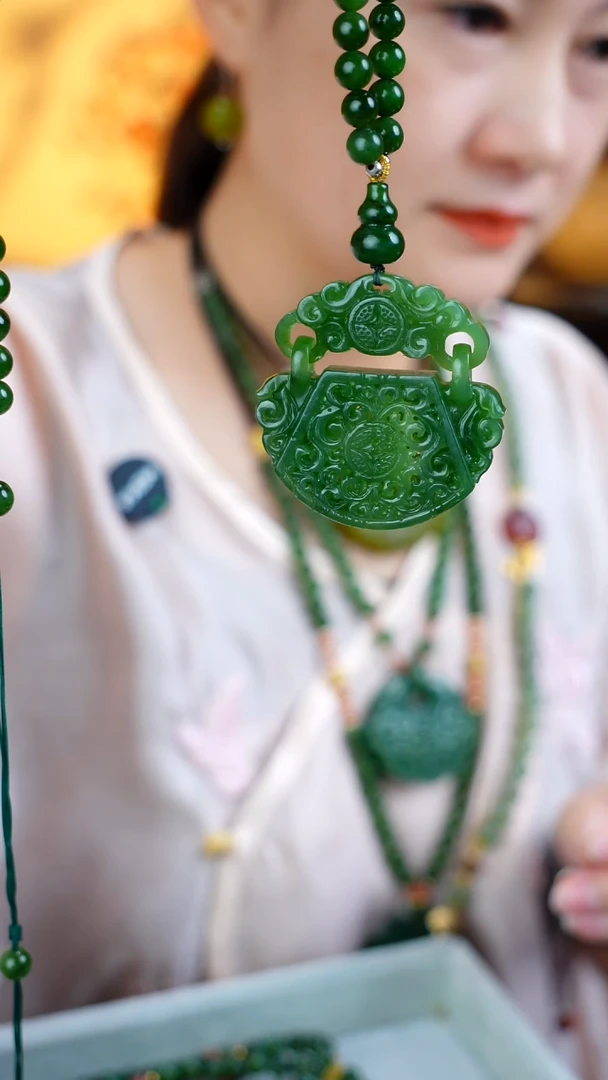 颈饰未镶嵌和田玉（碧玉）元****创1