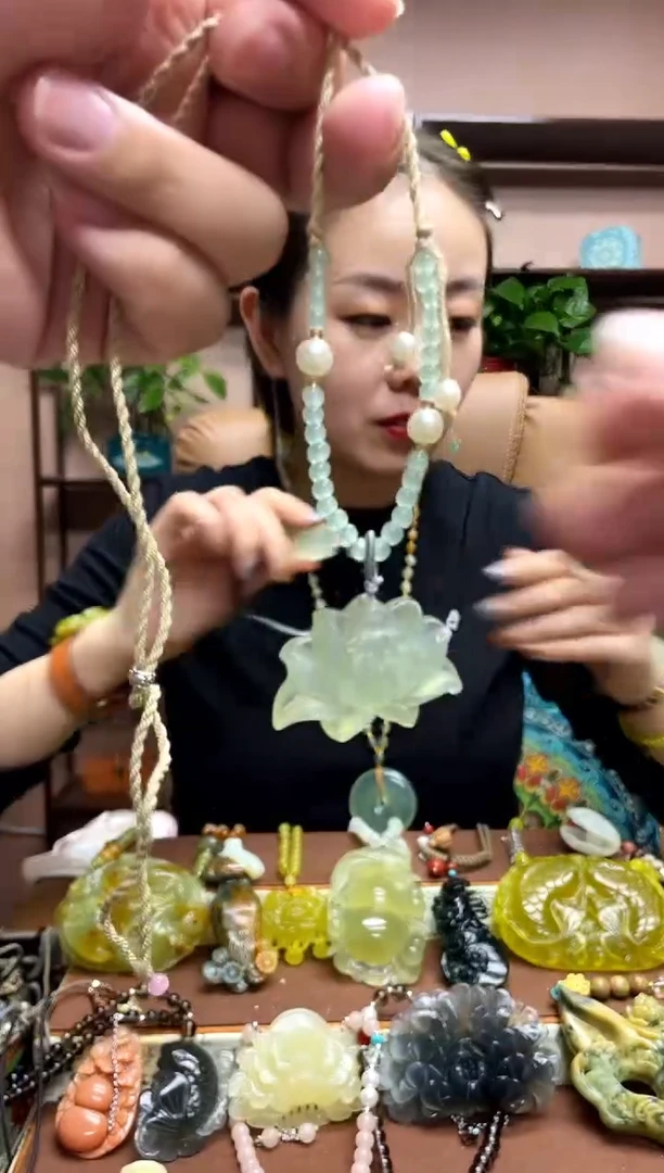 未镶嵌岫玉吊坠多样性发货发其中之一
