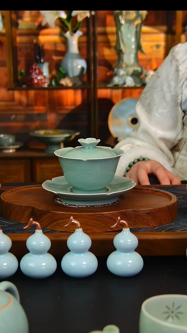 瓷片青绿釉葵口盖碗，全品