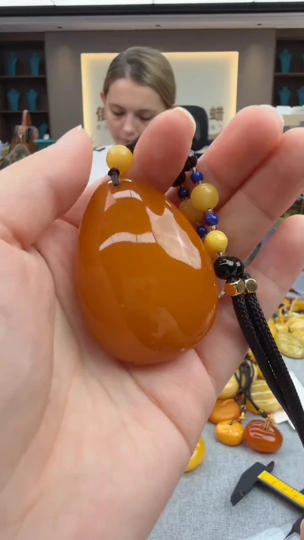 琥珀颈饰未镶嵌192秒拍号 假一罚三