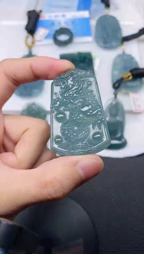 颈饰未镶嵌翡翠1