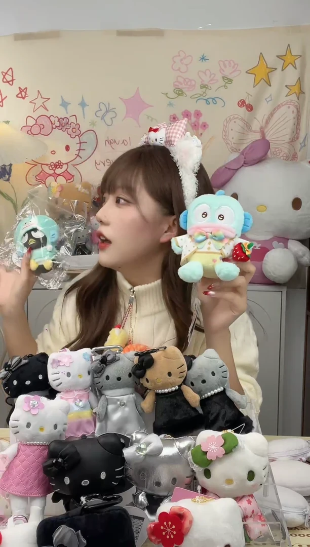 毛绒丑鱼和黑鸡挂件各一