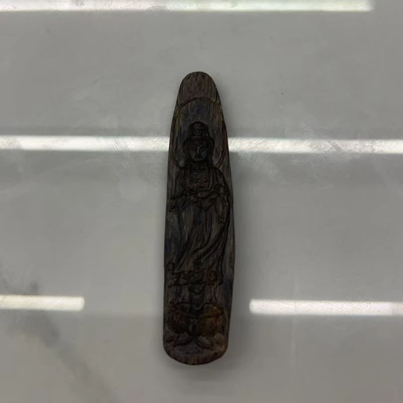 DY-B9633 达拉干黑油老料沉水沉香雕刻件 7.2x1.7x0.7cm 4.2g