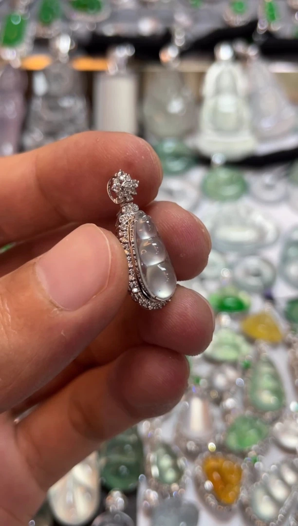 吊坠(不含链)18K金镶嵌翡翠豆子