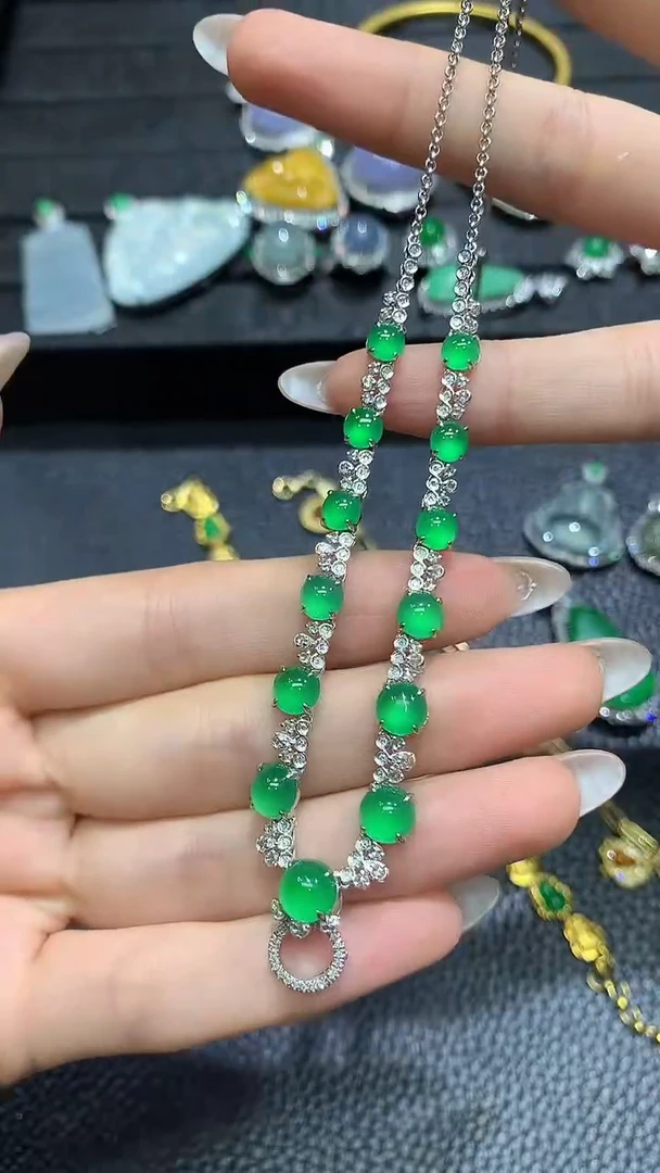 翡翠18K金镶嵌吊坠(赠链)团购