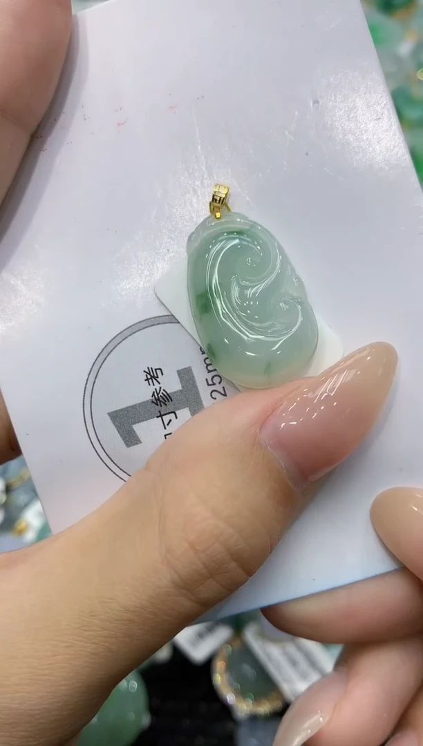 颈饰18K金镶嵌翡翠1111111111111