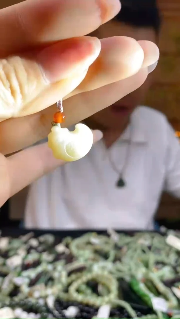 和田玉未镶嵌颈饰多样性发货，拍一发一