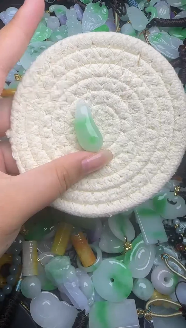 翡翠未镶嵌颈饰天然缅甸翡翠吊坠