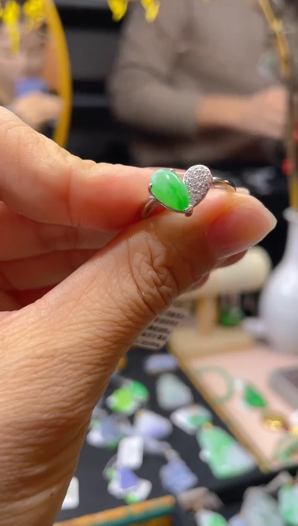 【闪购商品】翡翠颈饰未镶嵌假一赔三