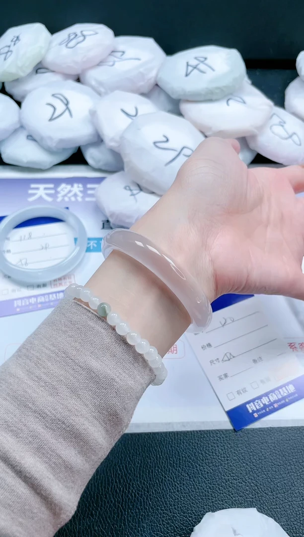 【闪购商品】石英质玉手镯未镶嵌18J120-54