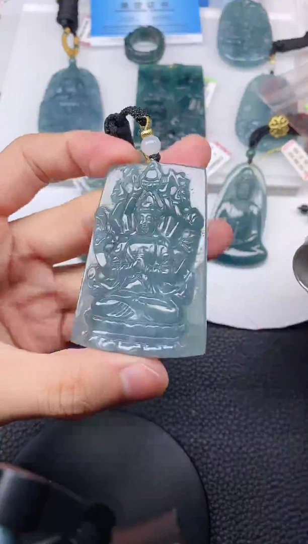 颈饰未镶嵌翡翠