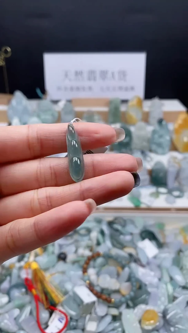 翡翠未镶嵌吊坠(不含链)65福豆
