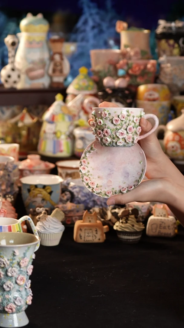 摆件陶景德镇釉下彩手绘设计师款陶瓷