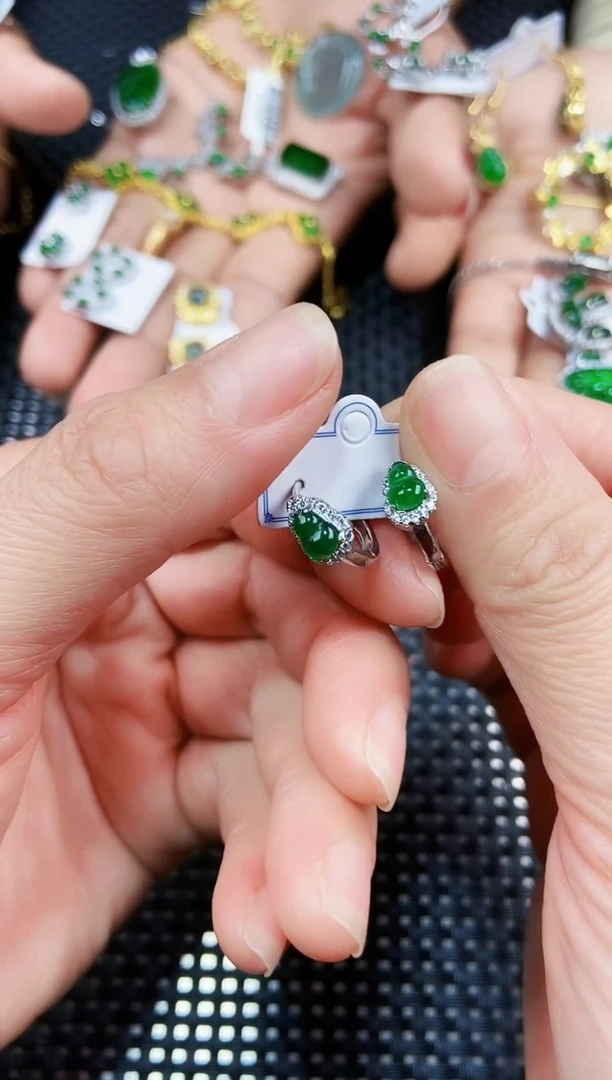 【闪购商品】翡翠耳饰未镶嵌111111111